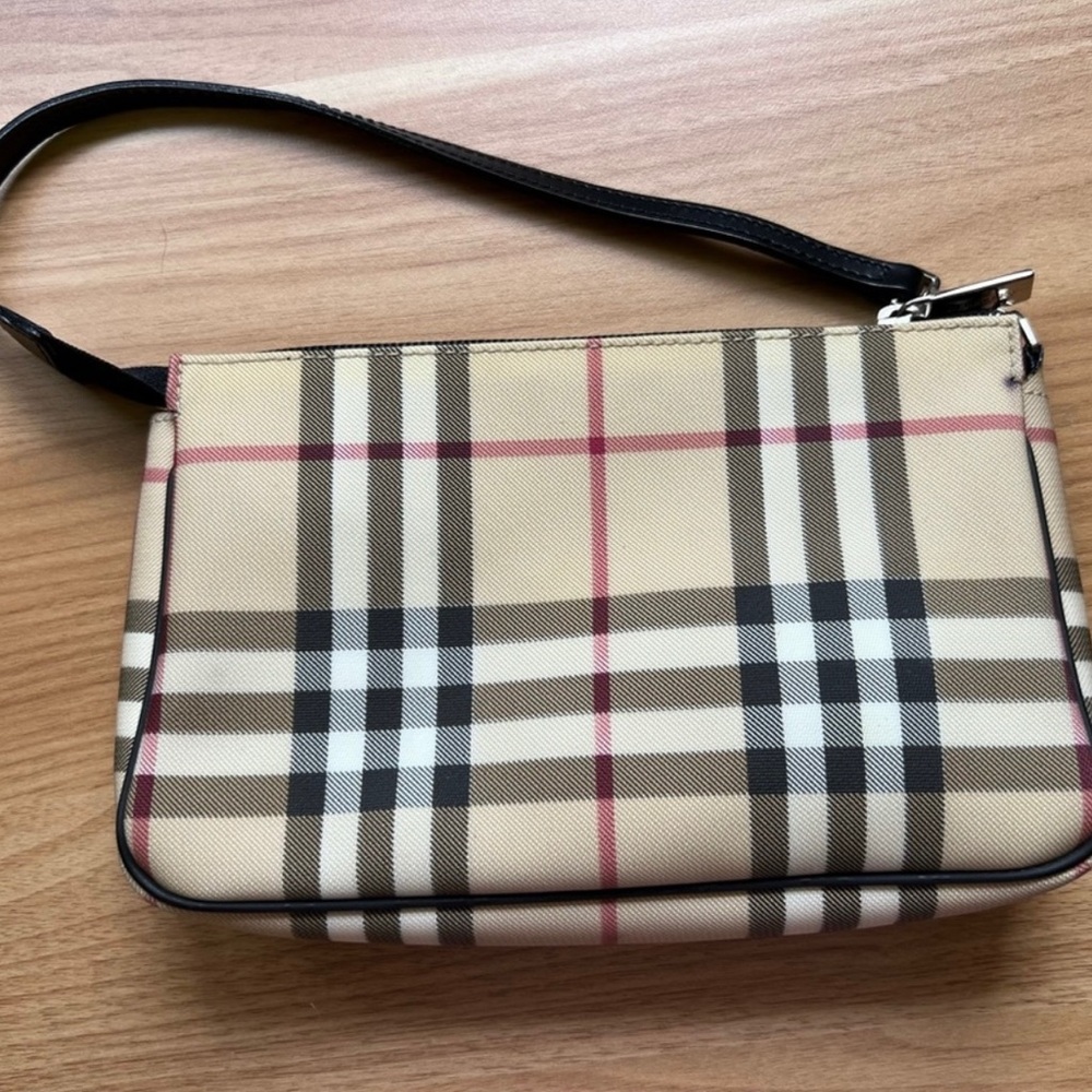 Burberry London Mini Pochette - NOVA CHECK
Vintage Shoulder Bag - Picture 4 of 16